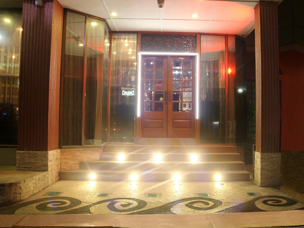 Crystal Palace Hotel Rangun Kültér fotó